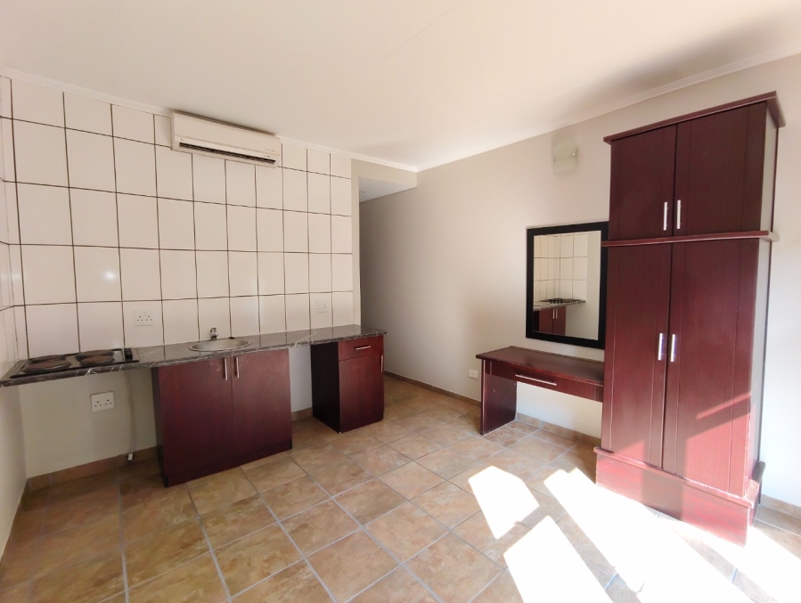 To Let 1 Bedroom Property for Rent in Vredenhof Sh Free State